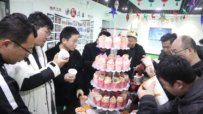 繽紛平安夜，歡樂(lè)圣誕節(jié) | 寶開(kāi)舉辦第四季度員工集體生日會(huì)