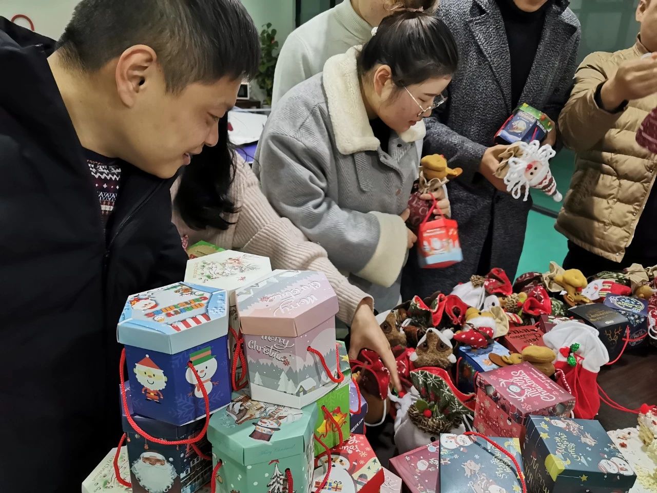 圣誕主題生日趴 | 濃情暖意平安夜，誕愿有你共前行