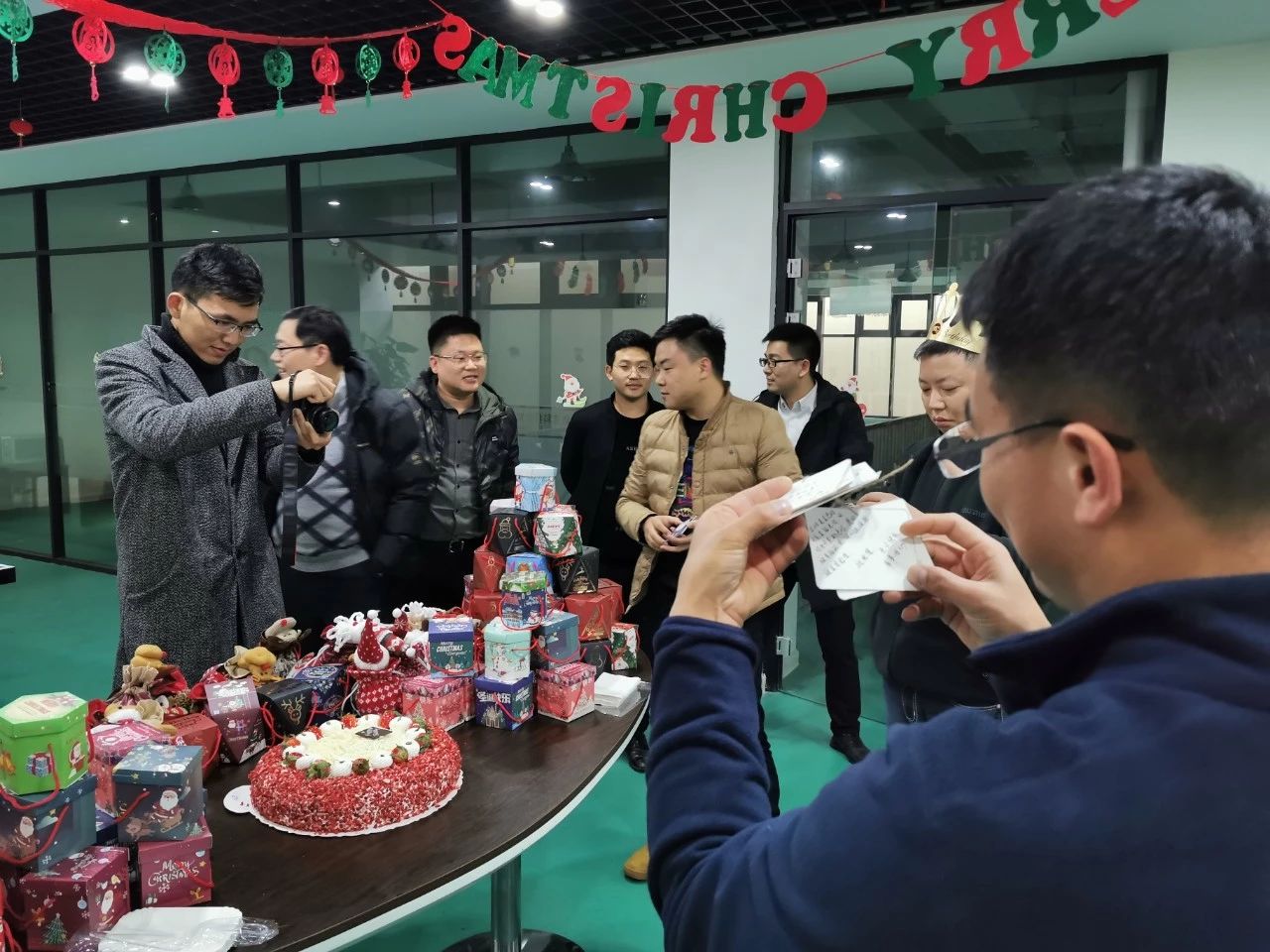 圣誕主題生日趴 | 濃情暖意平安夜，誕愿有你共前行