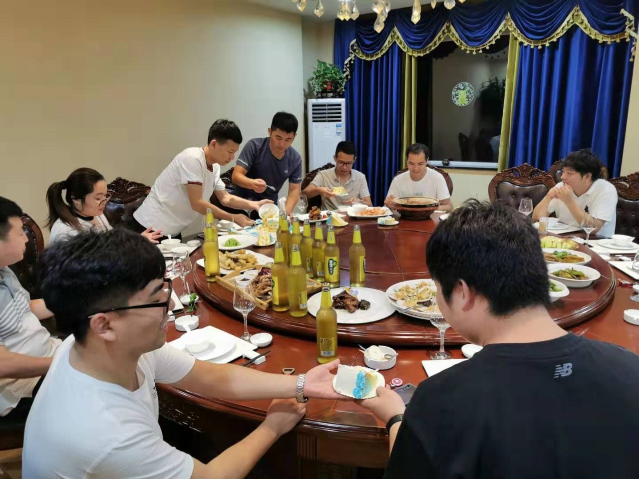 夏送清涼，集體慶生，慰問一線 | 致我們的一線伙伴：辛苦了！